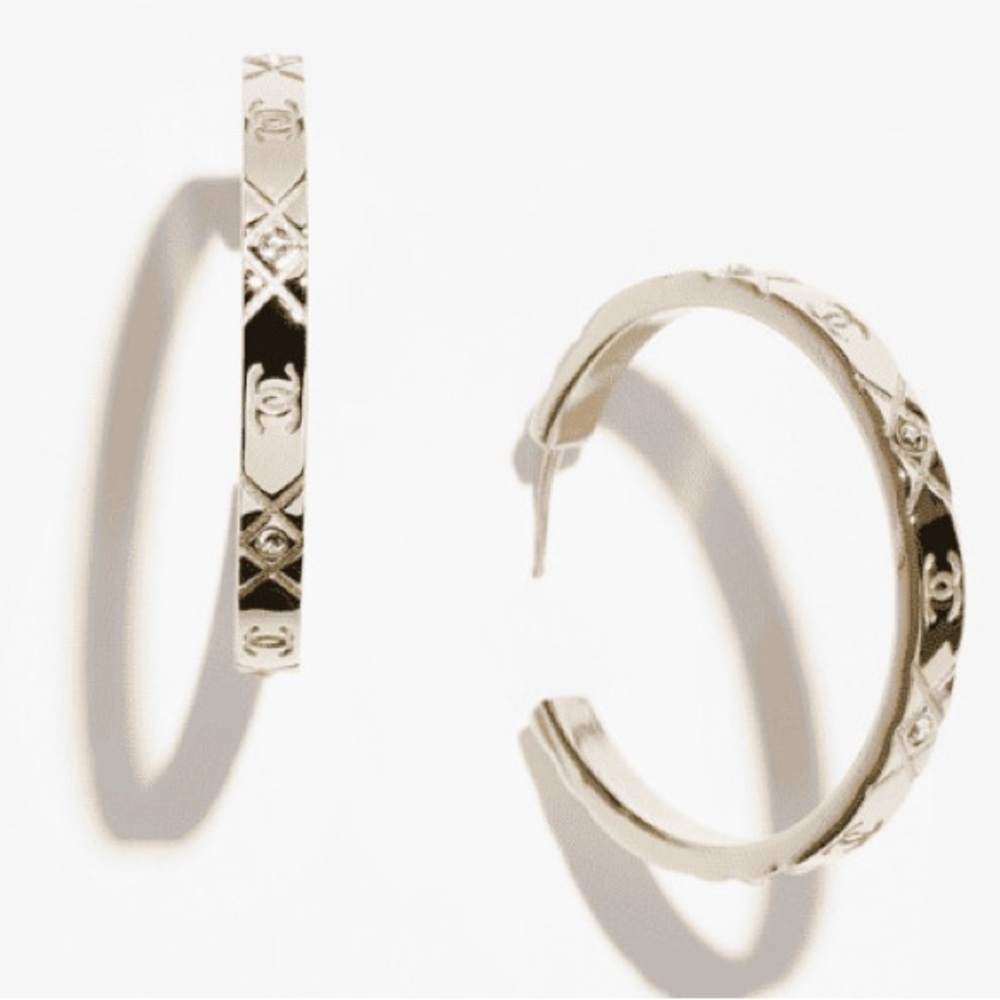 Chanel CC 25P Elegant Gold Hoop Earrings